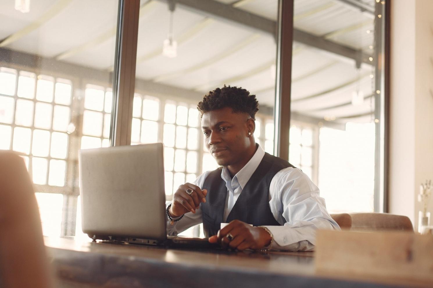 Strategisches Arbeiten am Laptop